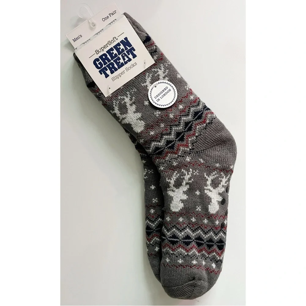 Green Treat • NWT Super Soft Gray Reindeer Pattern Men's Slipper Socks